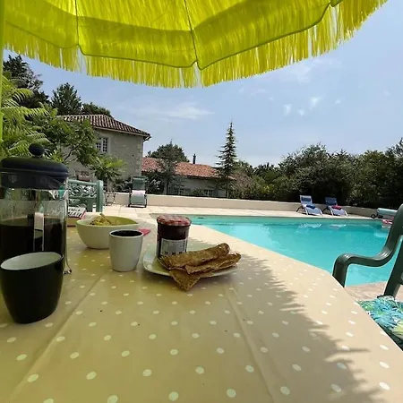 Vaste Propriete De Charme Au Coeur Du Perigord Feriehus